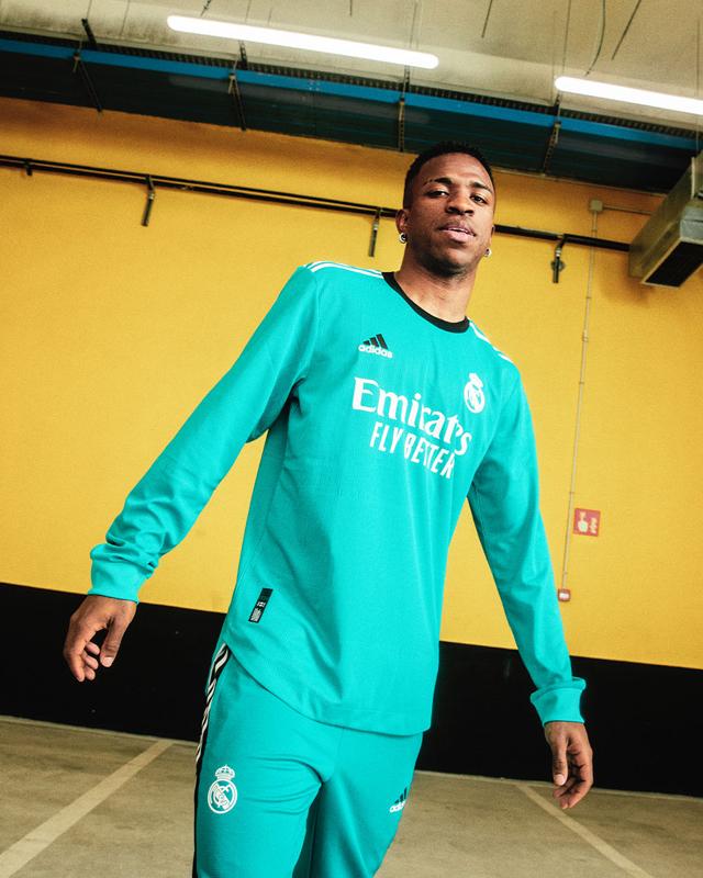 レアル・マドリー、21-22新サードユニフォーム発表！デザインテーマは「0キロ地点」｜写真3