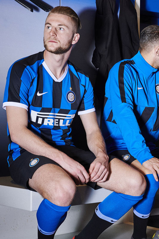 インテル、「斜めストライプ」の2019-20新ユニフォームを発表！新背番号も掲載｜写真7