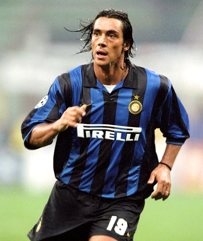 永遠の黄金コンビ！インテル、歴代で最高の『PIRELLI』ユニフォーム8選｜写真2