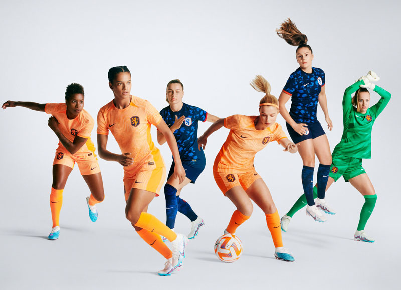 オランダ女子代表、W杯新ユニを発表！青は「女性王族のドレス」｜写真6