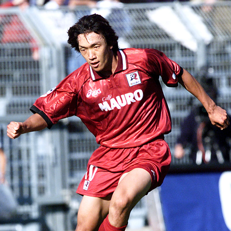 中村俊輔、そのキャリアで「最高にかっこいいユニフォーム姿」9選｜写真2