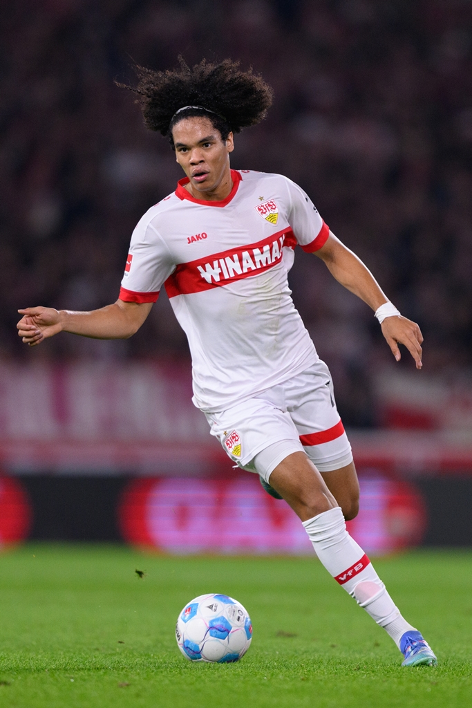 現日本代表最年少！高井幸大と同じ「2004年生まれ」世界の逸材センターバック3名｜写真4