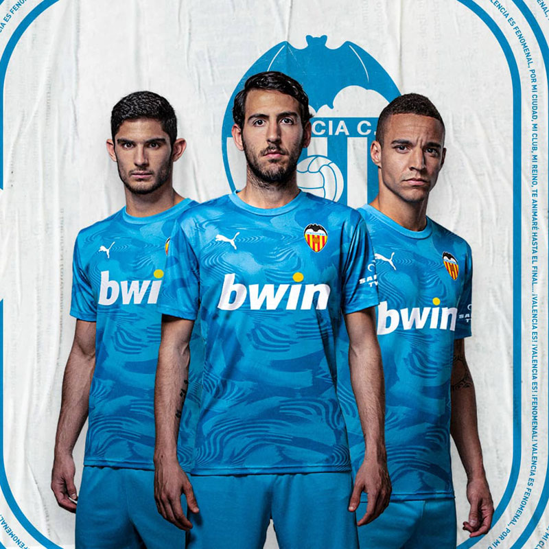 バレンシア、2019-20新ユニフォーム登場！アウェイは「火祭り」｜写真8