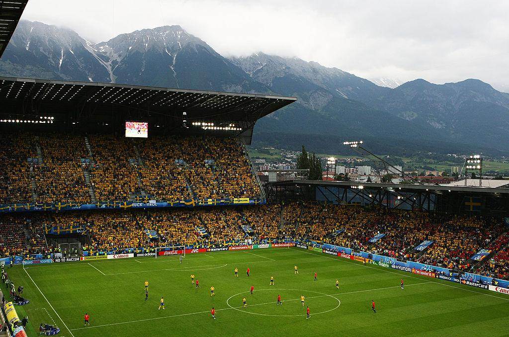 素晴らしすぎる絶景！山と調和する世界の美しいスタジアム3選｜写真5
