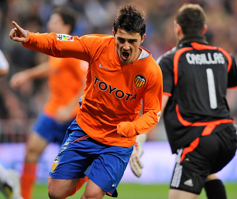 神戸移籍のダビド・ビジャ、「177ゴールを決めた名門時代」のユニフォーム｜写真4