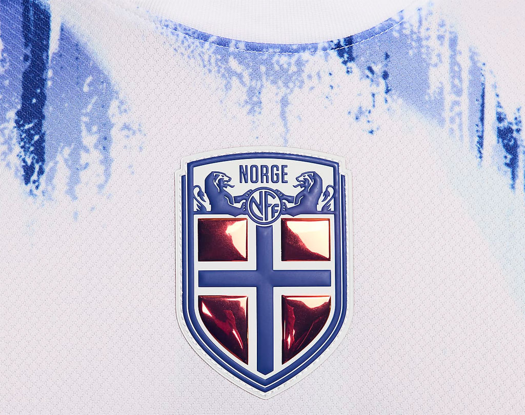 ノルウェー代表が2024新ユニフォームを発表！アウェイはアイスカラーで「美しくも寒々しい自然」を描く｜写真7