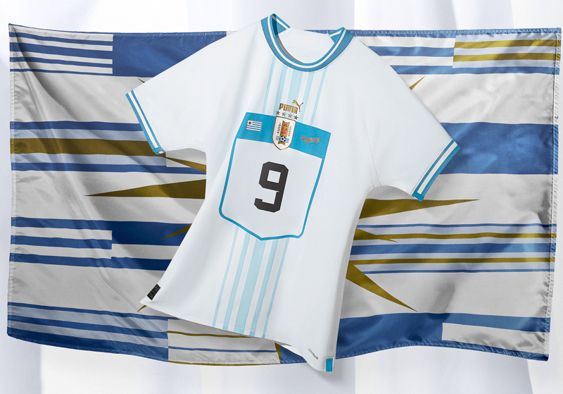 デザインは国旗！ウルグアイ代表、カタールW杯に向けた新アウェイユニフォームを発表｜写真4