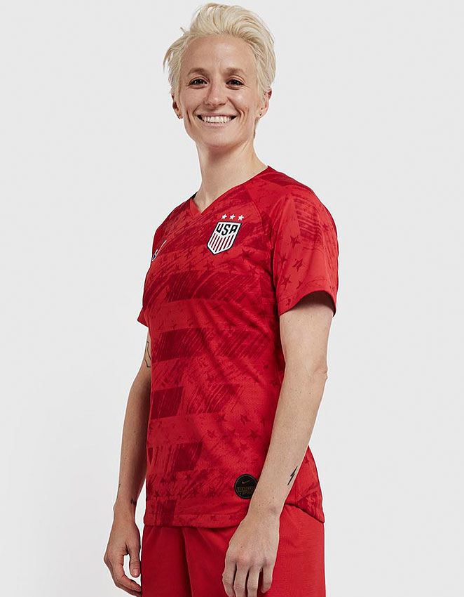 アメリカ女子代表、W杯に向けた「99ersを讃える」新ユニフォーム登場！｜写真4