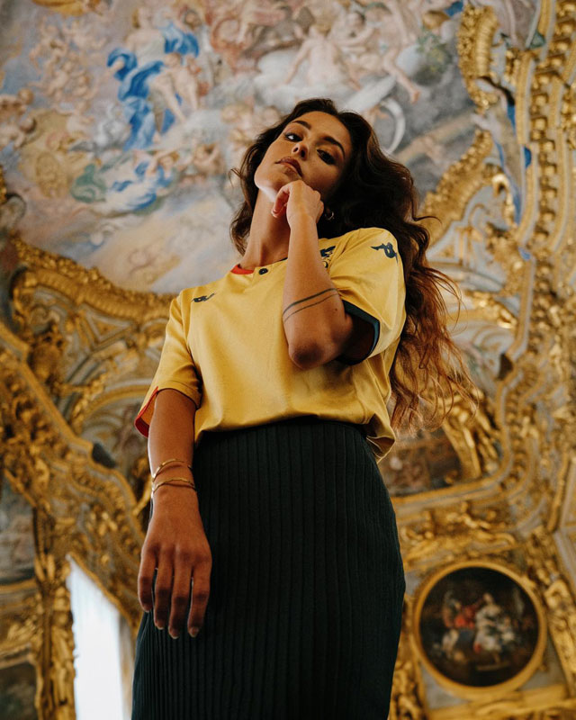 ジェノアに美しき「130周年記念ユニフォーム」登場！エンブレムも“特別仕様”の華やかな歴史的一着｜写真7