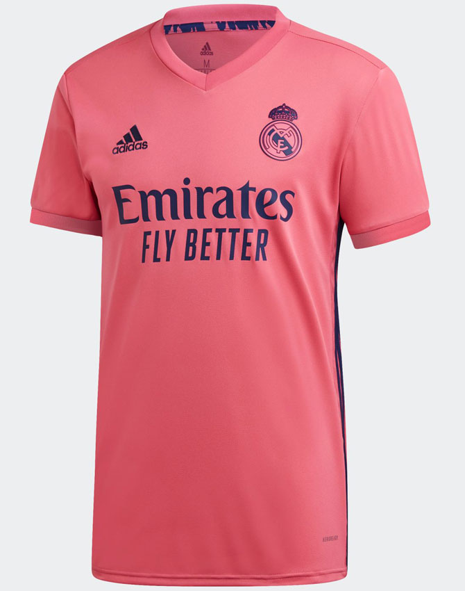 レアル・マドリー、2020-21新ユニフォームを発表！色は大胆な「ピンク」｜写真4