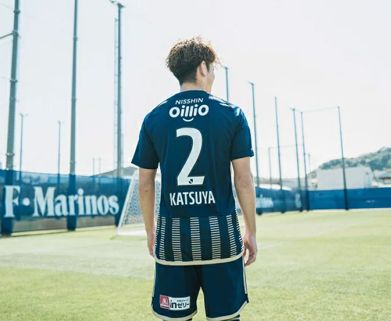 横浜F・マリノス、ゴージャスな夏限定ユニを発表！「歓喜のセレモニー」を美しくデザイン｜写真5