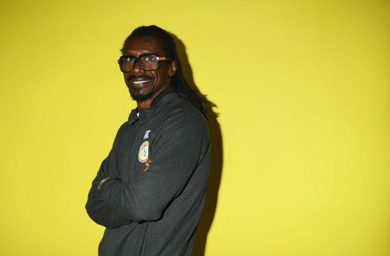 このEXILE感！セネガル代表シセ監督の「メガネ姿」が最高だ｜写真6
