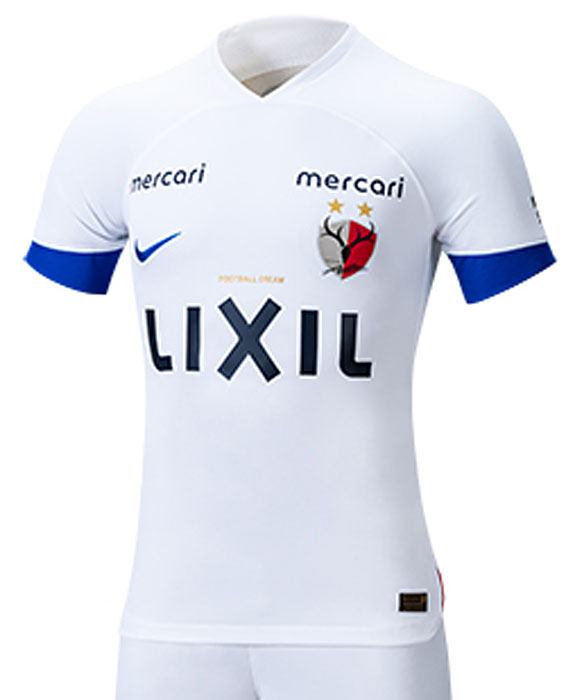 クラブ初の“縦じま”デザイン！鹿島アントラーズ、2023新ユニフォームを発表｜写真3