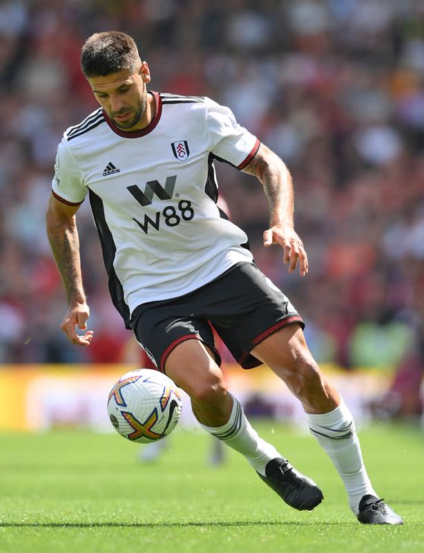 独断と偏見で選ぶ！プレミアリーグ22-23、最高にかっこいい「ホームユニフォーム」8選｜写真11