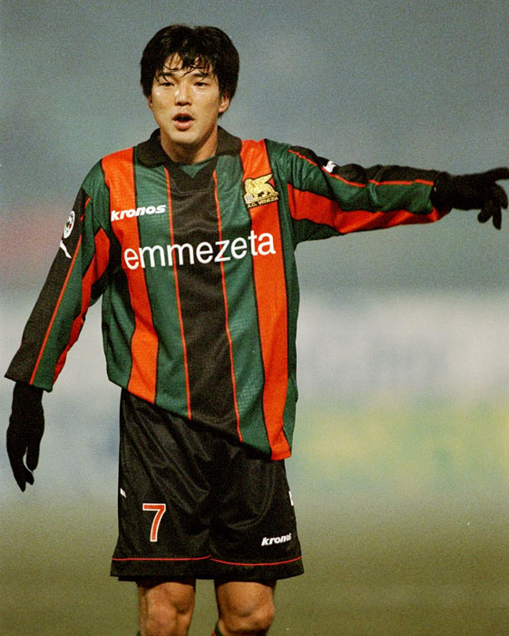 キングカズから始まった「セリエAの日本人選手」をユニフォーム姿で振り返る｜写真4