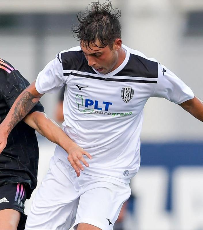 近年「MIZUNOのユニフォーム」を着た欧州の6チーム｜写真3