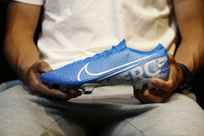 酒井宏樹、ナイキのマーキュリアルは「デザイン」が好き？スパイクトークが面白いぞ｜写真5