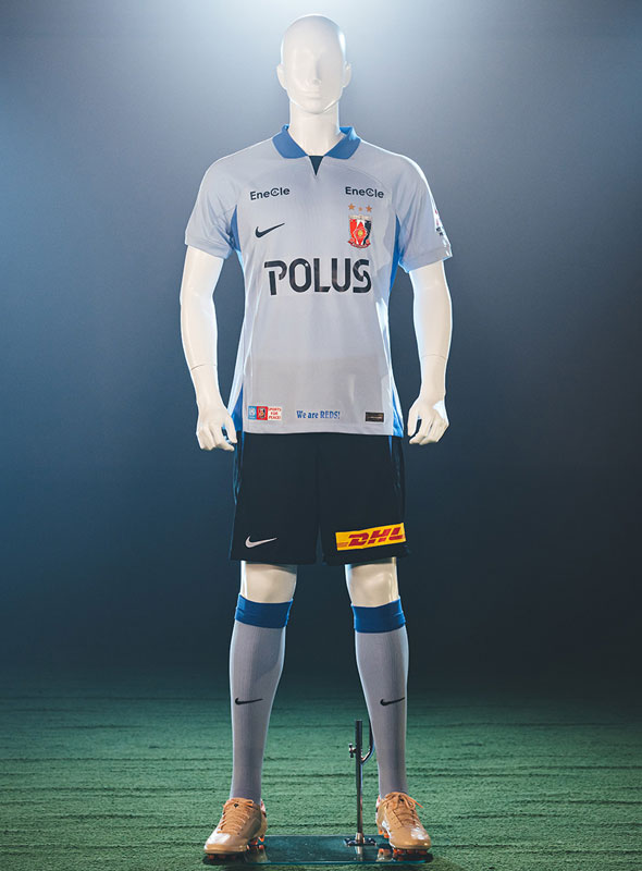 浦和レッズ、2023新ユニフォーム発表！デザインは「世界基準」ラグランスリーブ｜写真5