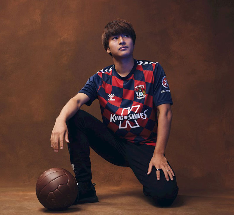 坂元達裕が移籍のコヴェントリー！23-24新ユニは「140周年記念」の特別デザインが登場｜写真8