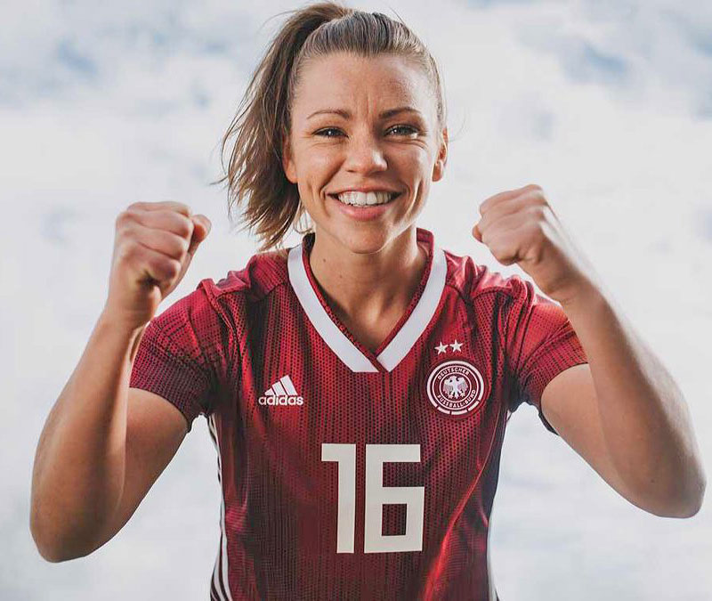 ドイツ女子代表、W杯に向けた新ユニフォーム発表！「1989」へのオマージュ｜写真7