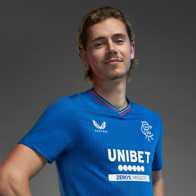 名門レンジャーズ、宿敵セルティックより早く23-24新ユニ発表！“レトロ路線”を継承デザイン｜写真4