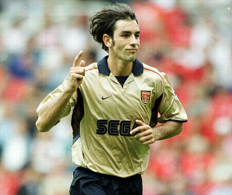 日本企業も！スポンサーロゴが「最高」だったユニ、TOP10｜写真2