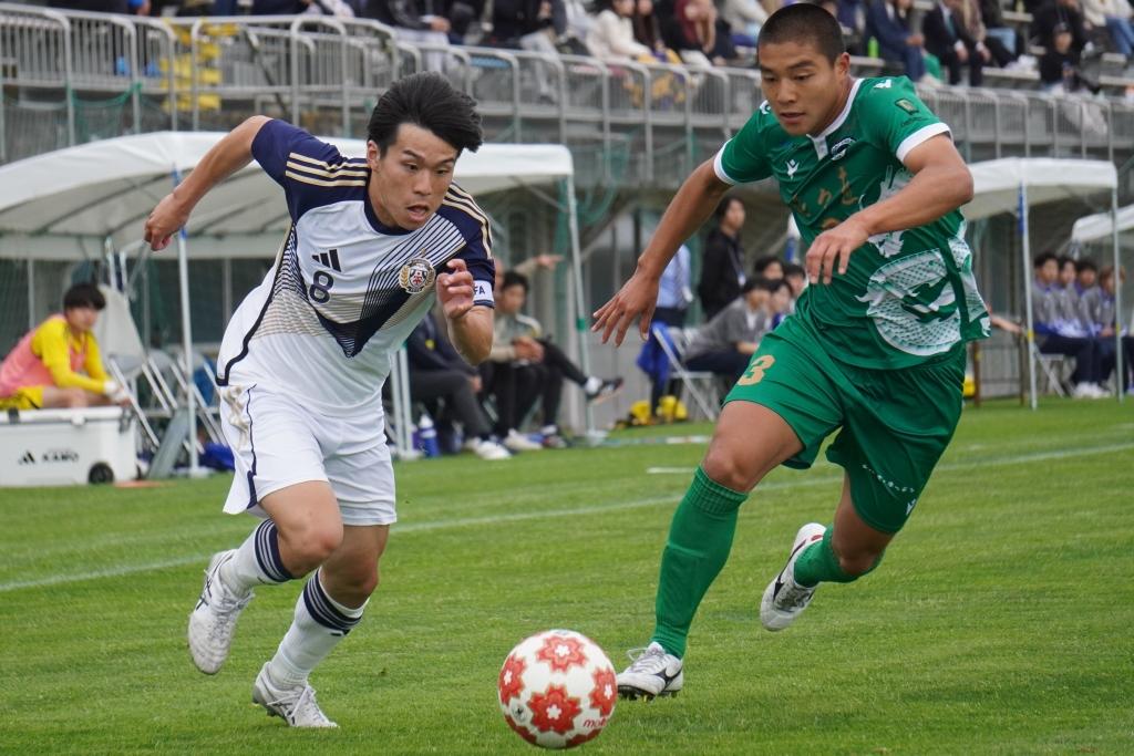 「いつかこいつらとやりたい」大学4年目でトップチームに入った東洋大MF相澤亮太がジャイキリ誓う｜写真4