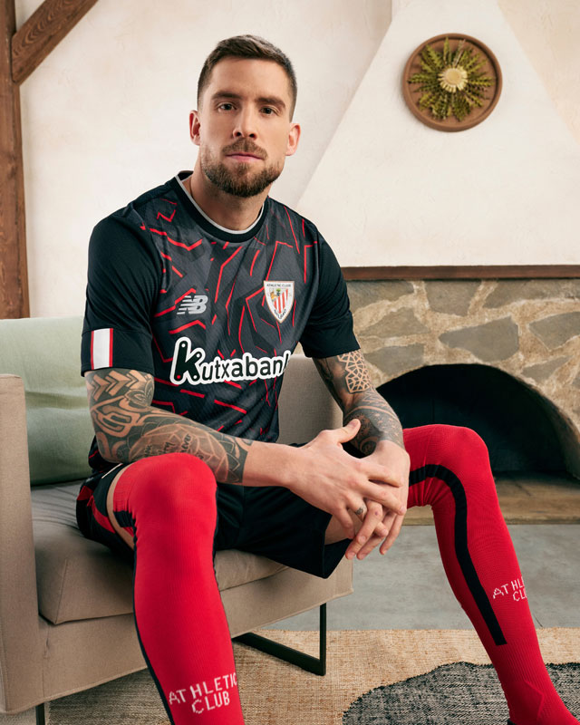 アスレティック・ビルバオ、2022-23新アウェイユニフォーム発表！胸に「荒々しいライオン」｜写真5