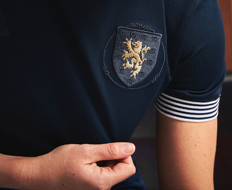 “ウイスキー付き”も発売！スコットランド代表、荘厳「150周年記念ユニフォーム」を発表｜写真4