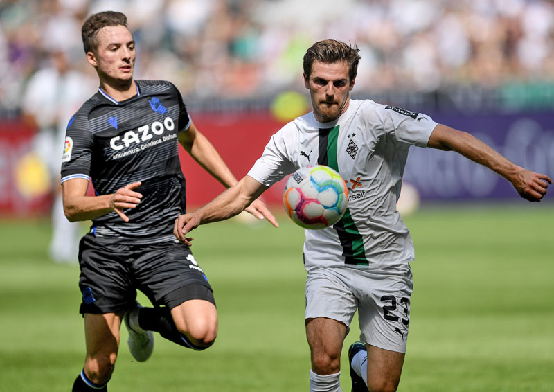 久保建英の新天地！レアル・ソシエダが2022-23新ユニフォームを発表｜写真6