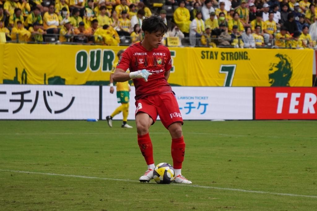 「何でこんなことになっているんだ」と頭を抱えた長期離脱…GK若原智哉がJ2ジェフユナイテッド千葉を勇気づけられる守護神へ｜写真4