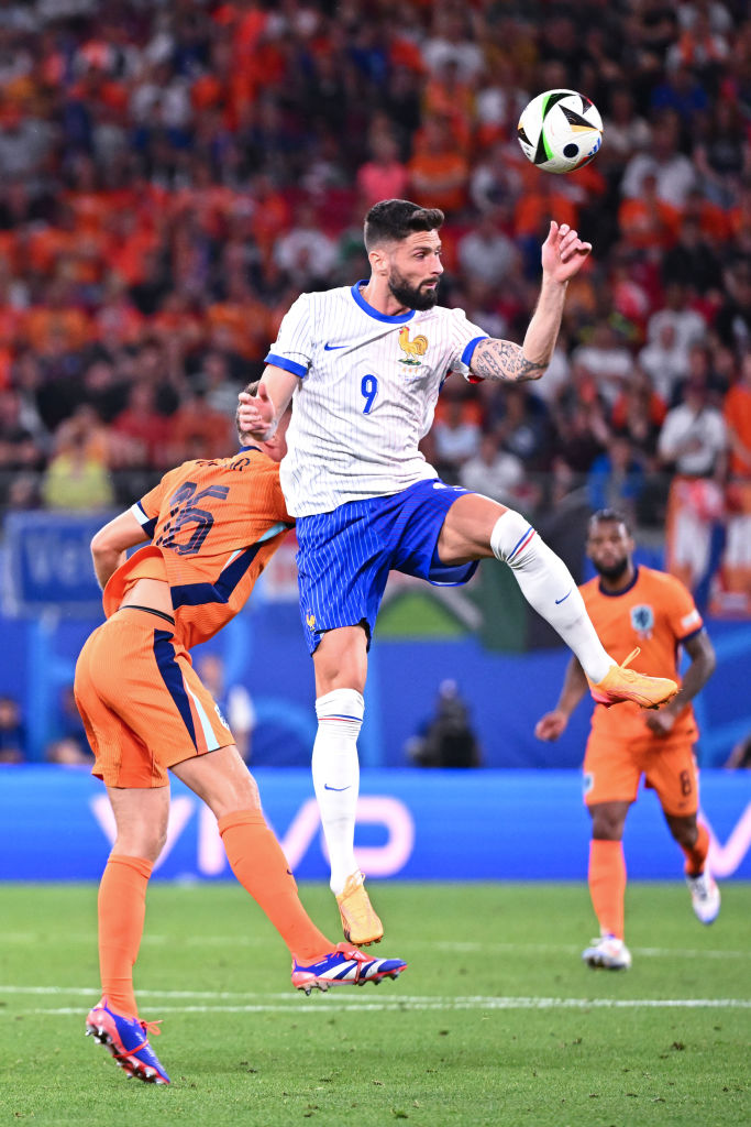 「デカいのに足元が上手かった」最強ストライカー、ベスト5｜写真3