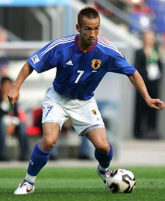 日本代表の歴代ユニフォームを見る！2004-05「グラデーションモデル」｜写真4