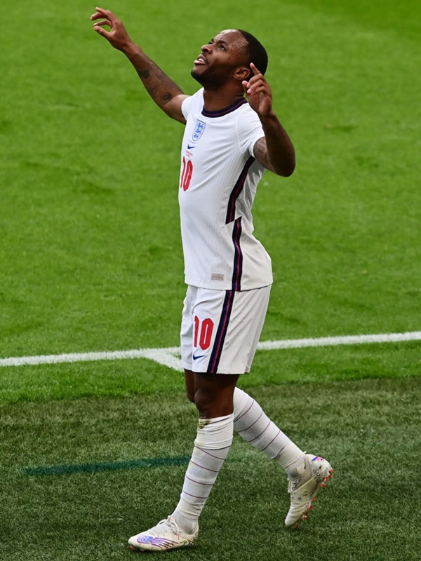 若きタレント軍団！イングランド代表の着用スパイクまとめ（EURO2020）｜写真10