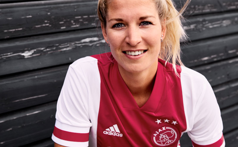 アヤックス、2020-21新ユニフォーム発表！「原点回帰のデザイン」｜写真6