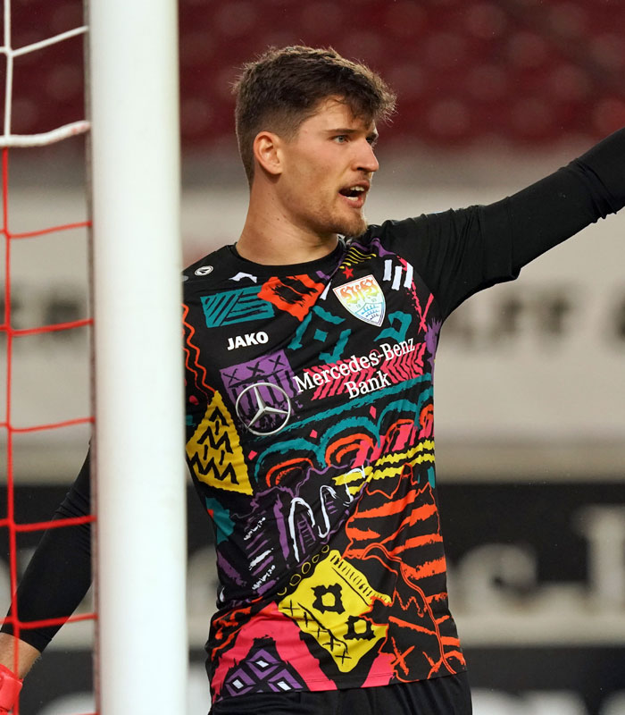 遠藤のシュトゥットガルト、「強いメッセージを込めた」虹色ユニフォームを発表！｜写真6