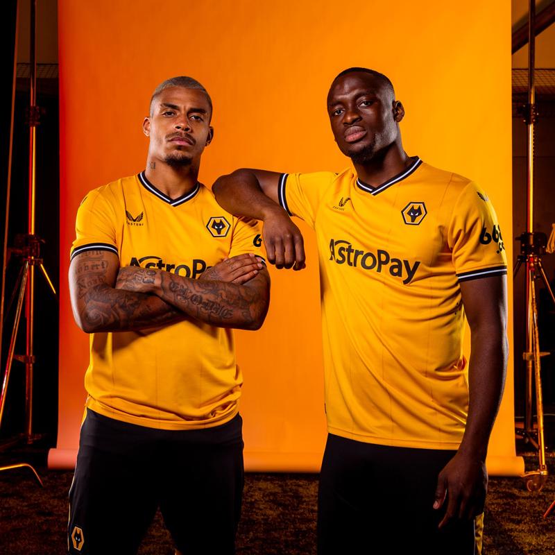 人気の英国レトロ！ウォルヴァーハンプトン、23-24新ユニは「懐かしの80年代」が登場｜写真6