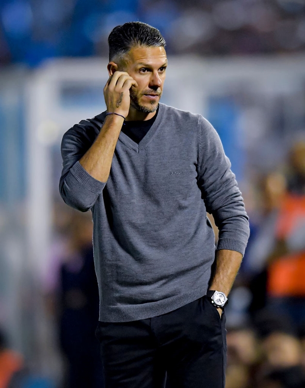 首位リーベル・プレートを率いるデミチェリス監督、やっぱり「最強のイケおじ」になっていた！｜写真6