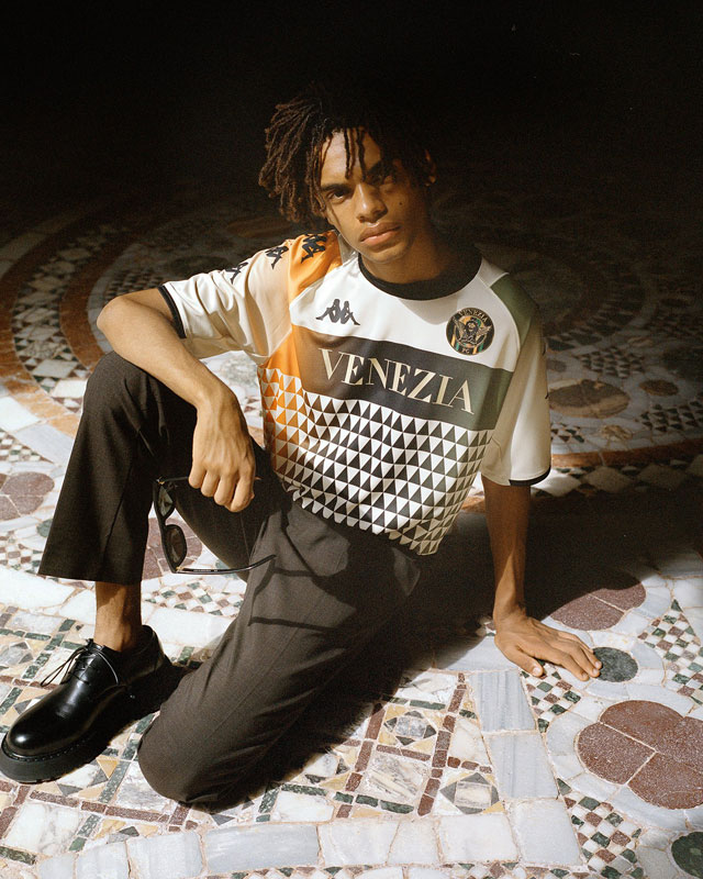 華麗なるデザイン！ヴェネツィア、20年ぶりの1部を戦う21-22新ユニフォーム｜写真5