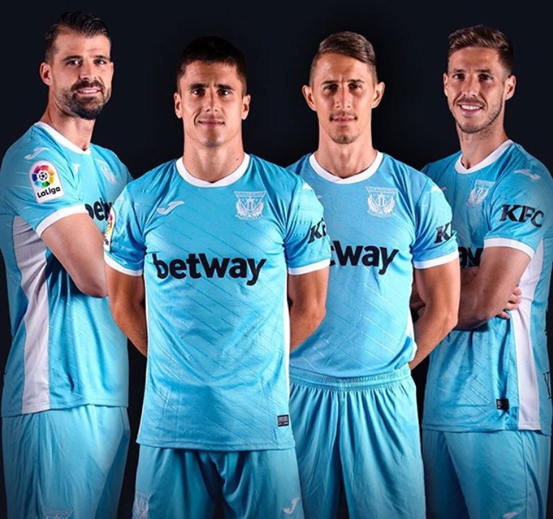 柴崎のレガネス、2020-21ユニフォーム！ホームは「初ゴール」を記念する一着｜写真6