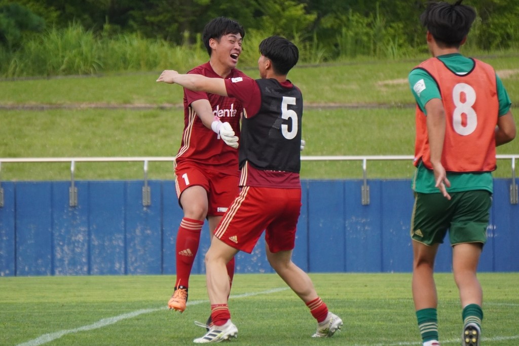 エデルソンを彷彿とさせるキック！無名校出身から東北学生最強の守護神に成長した仙台大GK泉竜聖が導いた大会3連覇｜写真6