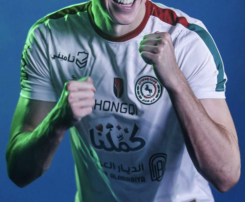 爆買いサウジのアル・イティファク、3つの新ユニフォームを発表！完全に「ヘンダーソン推し」｜写真6