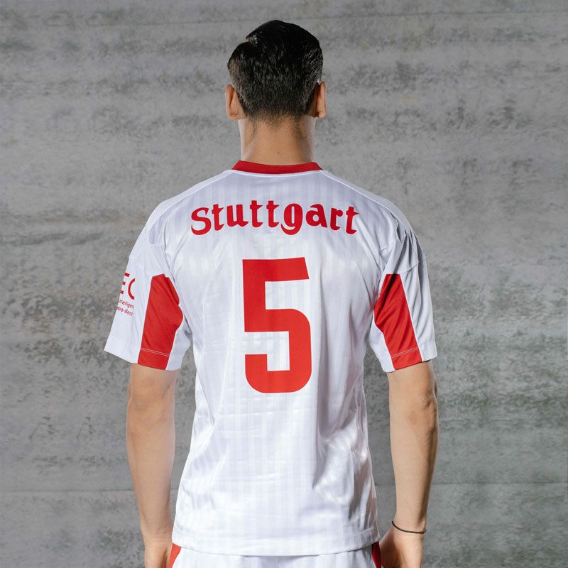 遠藤・伊藤所属のシュトゥットガルト、超レトロな「30周年記念」ユニフォーム発表！｜写真7