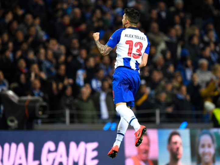 「背番号13」なのに攻撃力が鬼だった4人のサイドバック｜写真4