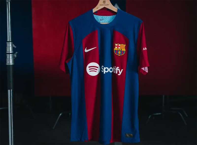 バルセロナが23-24新ユニを発表！“特別エンブレム”の裏にある「女子チームの知られざる物語」とは｜写真10