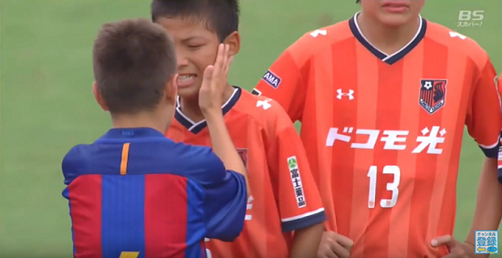 話題騒然！日本チームを慰めるU-12バルセロナが大人すぎると絶賛の声｜写真3