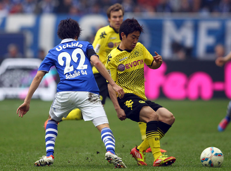 内田篤人、バチバチ戦った「ルールダービーでのユニフォーム姿」まとめ｜写真5