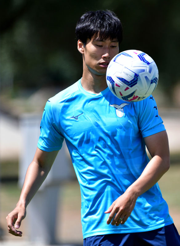 鎌田もさっそく着用！ラツィオ、完全新作の「MIZUNOトレーニングコレクション」が登場｜写真12