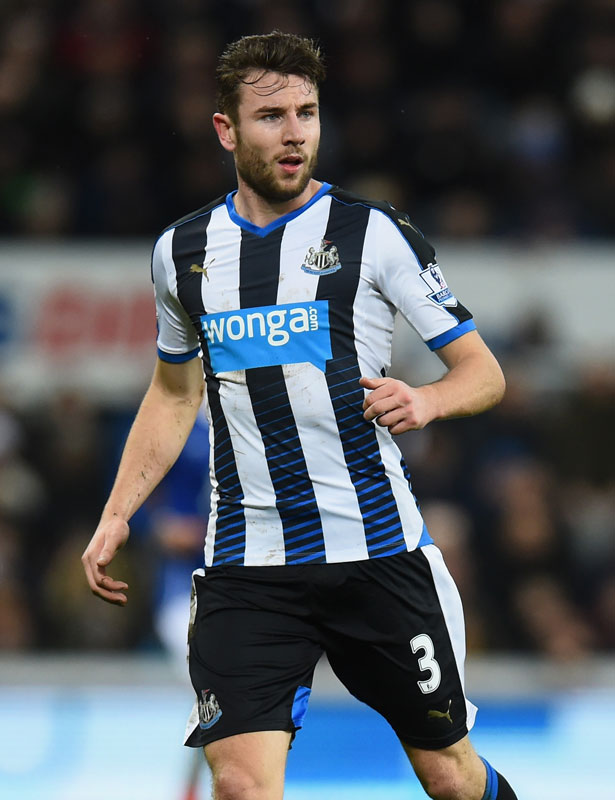 武藤嘉紀の新天地、ニューカッスルの「25年間分のホームキット」をまとめて見る｜写真20