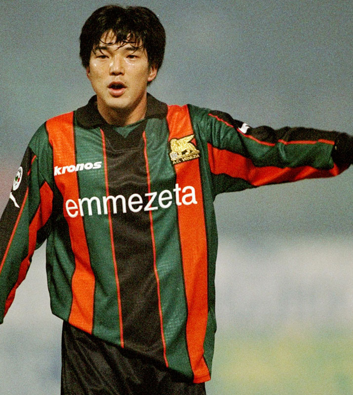 鎌田大地も仲間入り？セリエA「日本人選手のユニ」を覚えているか｜写真11